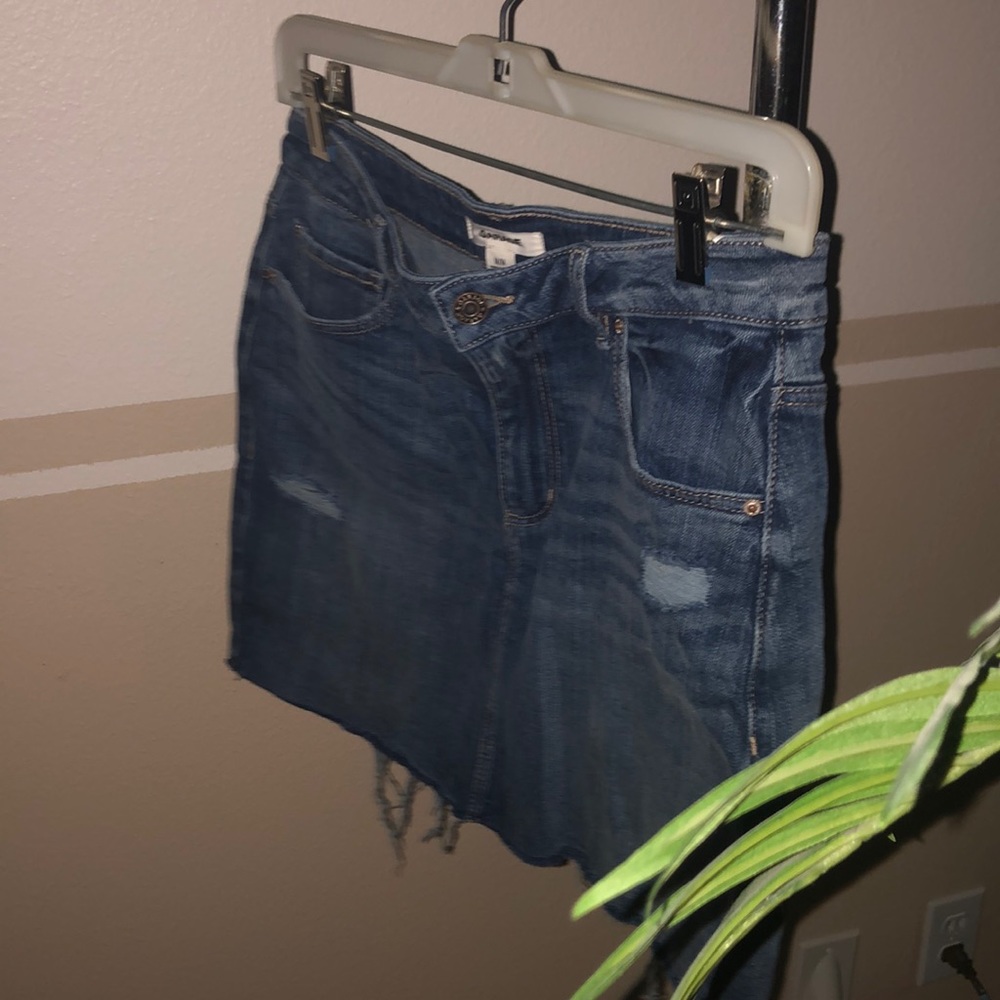 Jean skirt with fringe.